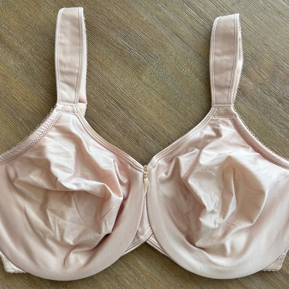 Wacoal Other - Wacoal 85185 Bodysuede Underwire Bra Size EUC! 36DDD